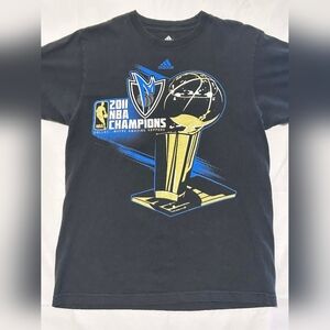 Dallas Mavericks 2011 NBA Champions Adidas T-shirt Sz M P2P 21-24 EUC